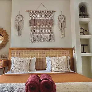  Bed & Breakfast Raditya House